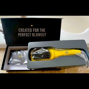 The Brush Crush Heated Straightening Brush